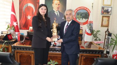 Seydiler Kaymakamı Kezban Yerlikaya Akpınar, Belediye Başkanı Mehmet Erdoğan’a veda