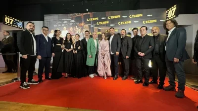 Yapımcılığını Vahdet Erdoğan’ın yaptığı, Özgür Bakar’ın yönetmen koltuğunda oturduğu, Vahdet