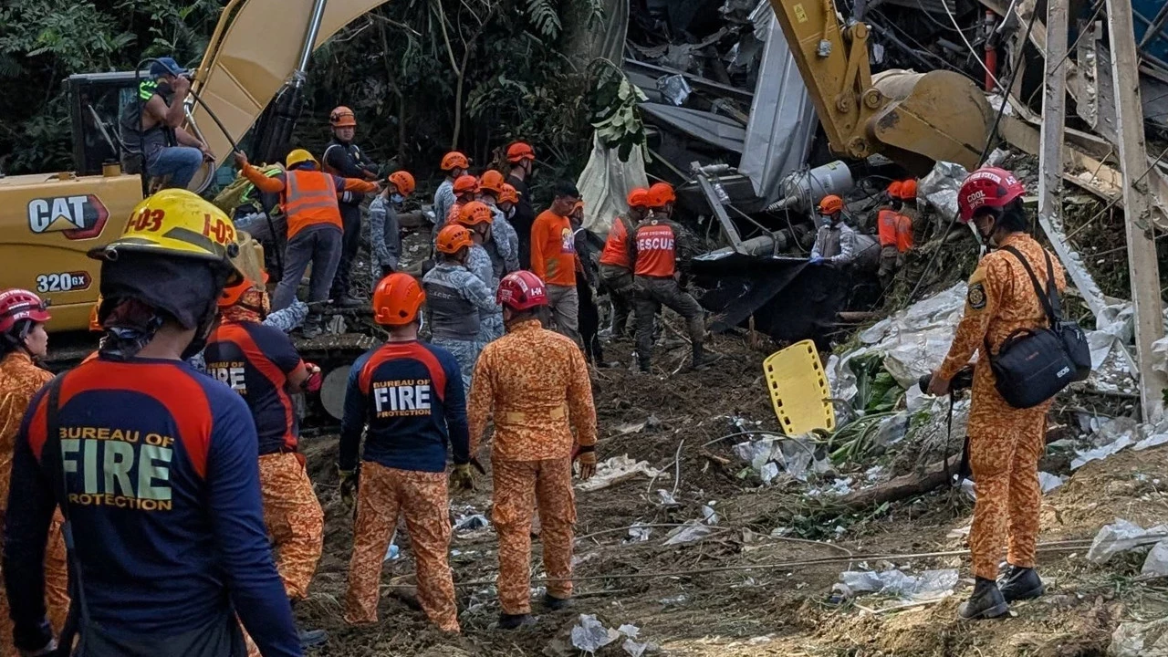 Filipinler’in Cebu kentinde atık yönetimi ve çöp ayrıştırma tesisinde meydana