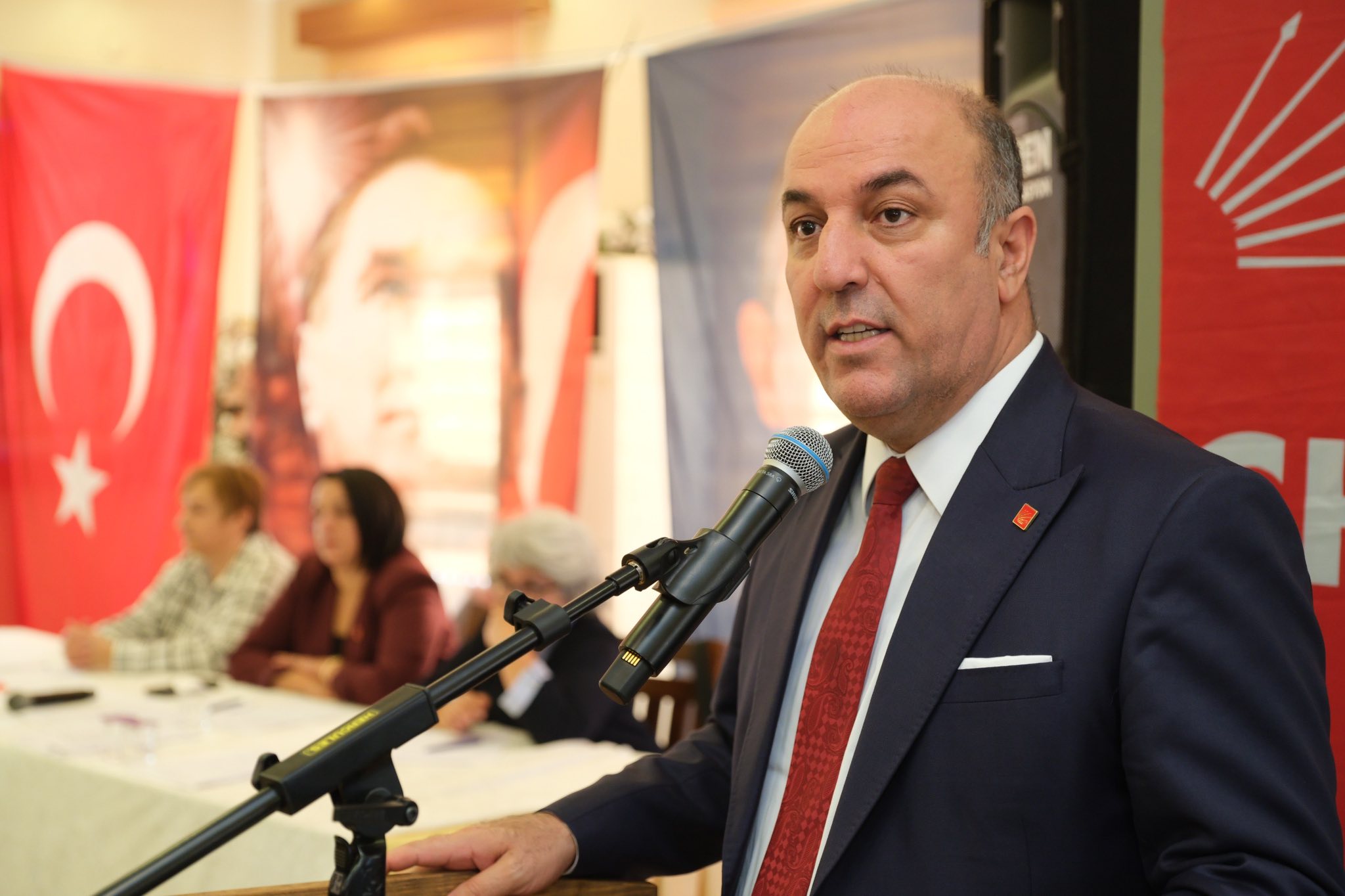 Cumhuriyet Halk Partisi (CHP) Parti Meclisi Üyesi Hikmet Erbilgin, AK