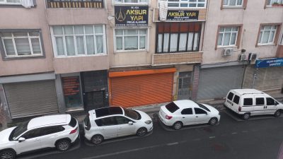 Bayrampaşa Muratpaşa Mahallesi Cicozyolu Caddesi’nde kaldırımlara ve taşıt yoluna sürücülerin