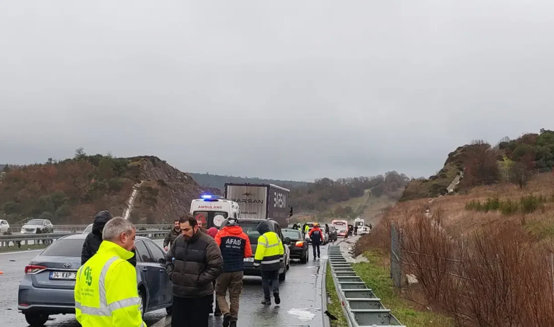 İstanbul-İzmir Otoyolu’nun Balıkesir bölümünde 12 aracın karıştığı zincirleme trafik kazasında