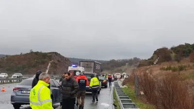 İstanbul-İzmir Otoyolu’nun Balıkesir bölümünde 12 aracın karıştığı zincirleme trafik kazasında