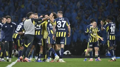 Turkcell Süper Kupa Finalinde Galatasaray’ı 2-0 mağlup eden Fenerbahçe kupanın