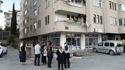 Kastamonu’nun Tosya ilçesinde balkonda bulunan saksının ısınması sonrası çıkan yangın,
