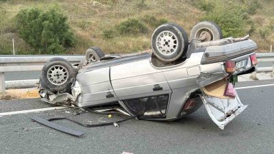 Kastamonu’nun Tosya ilçesi D100 karayolunda otomobilin hafif ticari araç ile