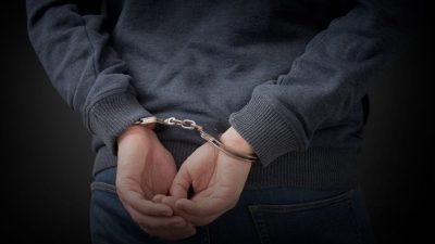 Zonguldak’ın Alaplı ilçesinde haklarında kesinleşmiş hapis cezası bulunan 2 firari