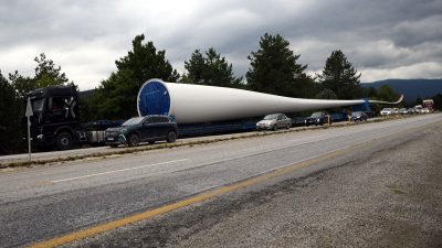 &nbsp; Sinop’taki Rüzgâr Enerji Santrali (RES) sahasına götürülmek üzere yola