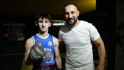 Daha önce Kick Boks ve Muay Thai branşlarında dünya şampiyonluğu,