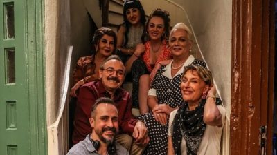 Gülse Birsel’in senaryosunu yazdığı, Ozan Açıktan’ın yönetmen koltuğunda oturduğu “2