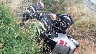 Bolu’da meydana gelen trafik kazasında kontrolden çıkan otomobil su kanalına