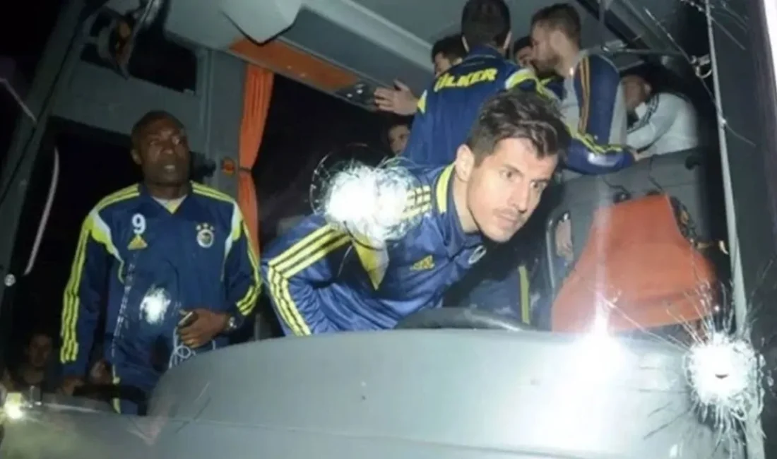 Fenerbahçe Futbol A Takımı’nı taşıyan otobüse 4 Nisan 2015 tarihinde