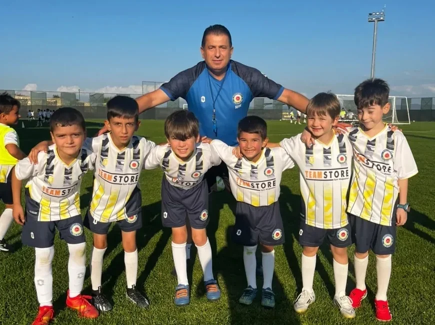 Okulların kapanmasıyla birlikte Kastamonu genelindeki futbol sahalarında yaz spor okulu