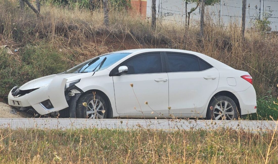 Kastamonu’nun Araç ilçesinde sağanak yağış sonrası kayganlaşan yolda kontrolden çıkan