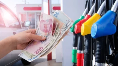 Akaryakıt fiyatlarında araç sahiplerini yakından ilgilendiren önemli bir gelişme yaşanıyor.