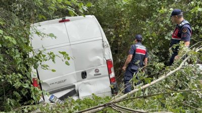 Samsun’un Kavak ilçesinde meydana gelen trafik kazasında kontrolden çıkan minibüsün