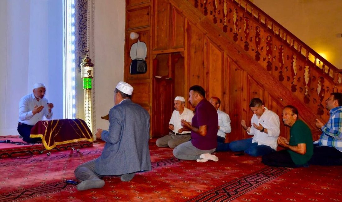 Kastamonu’nun Taşköprü ilçesinde AK Parti’nin kuruluşunun 25. yılı dolayısıyla Mevlid-i