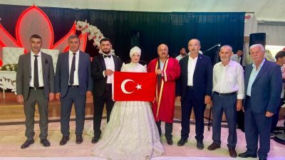 Kastamonu’nun Taşköprü ilçesinde Burak Çeken ile Esra Çeken (Garparslan) çifti
