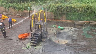 Zonguldak’ın Karadeniz Ereğli ilçesinde bulunan bir çocuk parkında çıkan yangın,