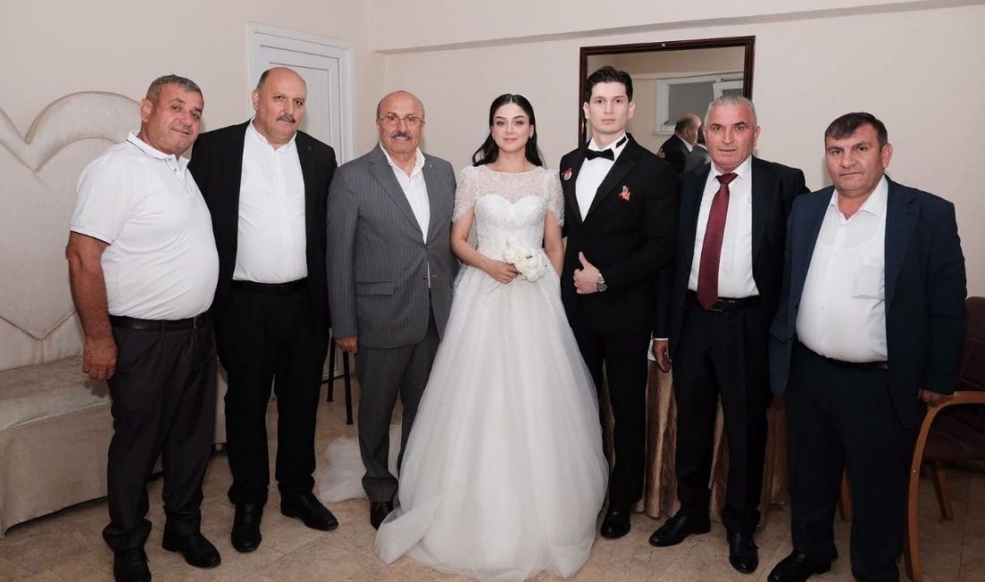 Kastamonu’nun Taşköprü ilçesi, Yıldırım ve Güner ailelerinin mutlu gününe ev