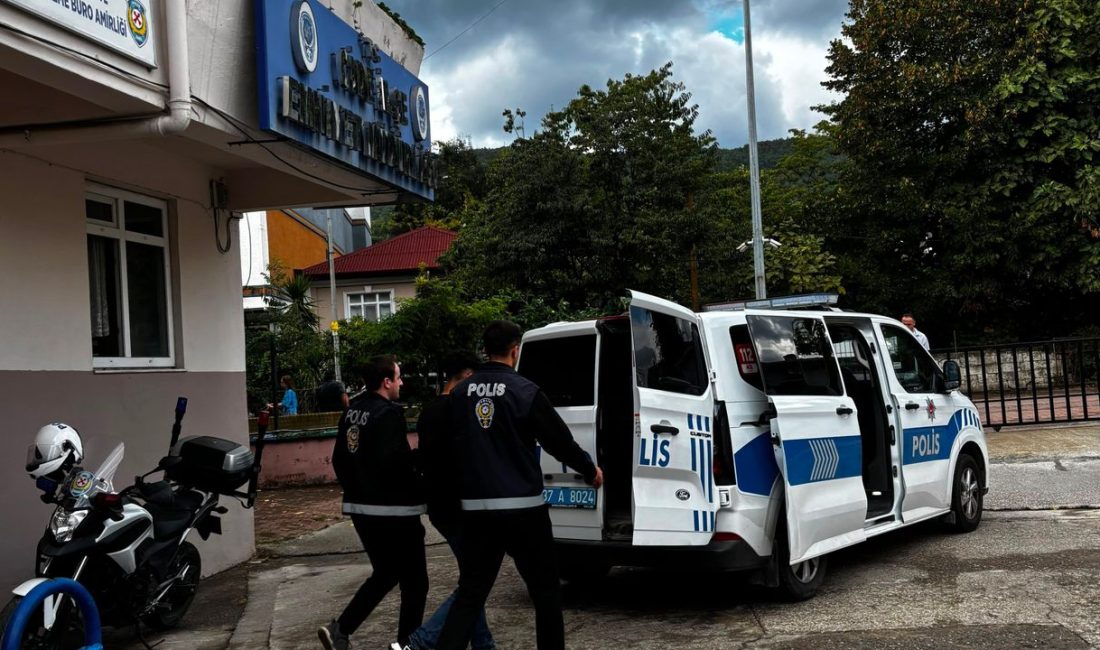 Kastamonu’nun Cide ilçesinde tartıştığı kişiyi bıçakla yaralayan şüpheli tutuklandı. Kaynak: