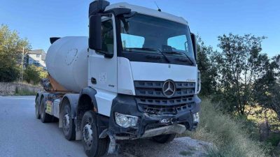 Ankara’nın Mamak ilçesinde Kastamonu trafiğine kayıtlı beton mikseri ile otomobilin
