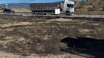 D-100 Karayolu’nun Tosya mevkiinde bir TIR’ın dorsesinin elektrik hatlarına takılması