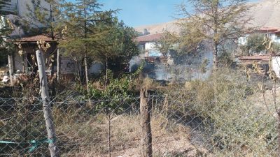 Çorum Sungurlu’da evinin bahçesindeki kuru otları yakmak isteyen 81 yaşındaki