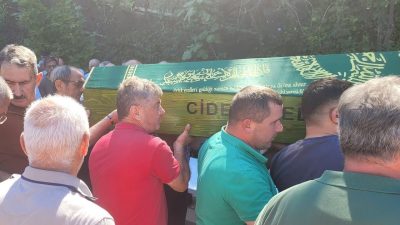 Kastamonu’da; Cide Belediye Başkanı Nejdet Demir, hayatını kaybeden kayınvalidesi Nazlı