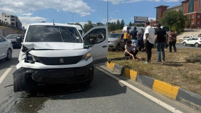 Kastamonu’da hafif ticari araç ile otomobilin çarpışması neticesinde meydana gelen