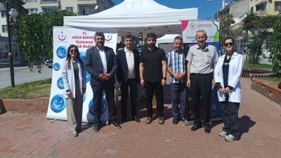 Tosya Cumhuriyet Meydanı’nda düzenlenen Halk Sağlığı Haftası etkinliğinde vatandaşların tansiyon